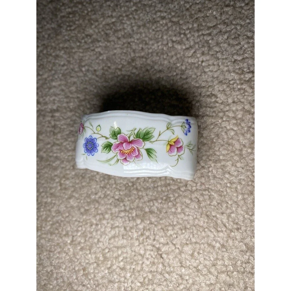 Set of 4 Andrea by Sadek Porcelain Floral Napkin Rings 2